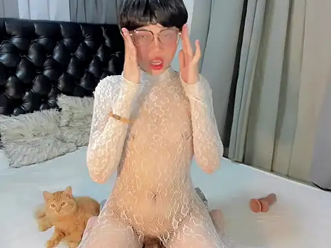 rian_shemale webkamerás műsora