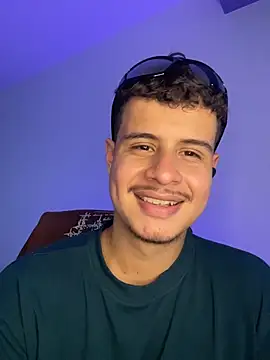 BjornSteel: διαδικτυακό σόου στην κάμερα