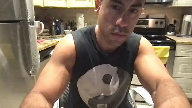 BigGuyMuscle Adlı Modelin Canlı XXX Sohbeti