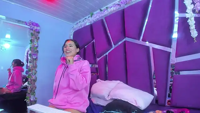 XXX chat uživo modela Miaa_Davis_