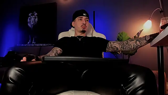 uptomatty Chat XXX live