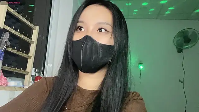 Tieu-May Chat XXX in diretta