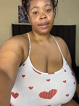 LunaCovennのライブXXXチャット