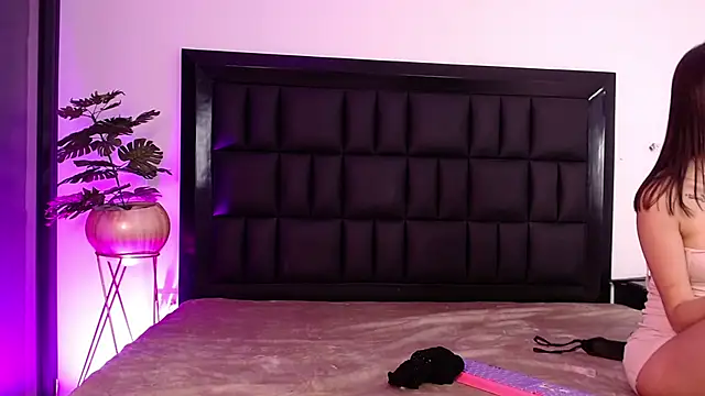 XXX chat uživo modela mia_roosee1