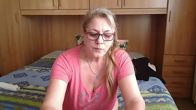 pussy_boom4u Adlı Modelin Canlı XXX Sohbeti