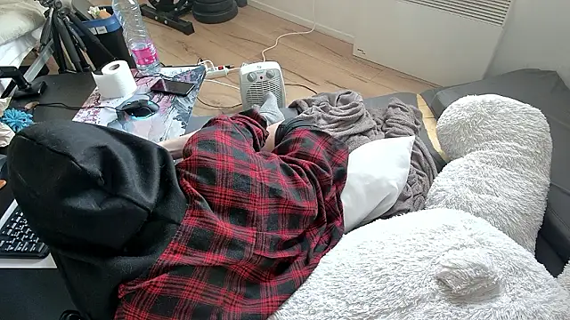 CeriseLapine Chat XXX in diretta