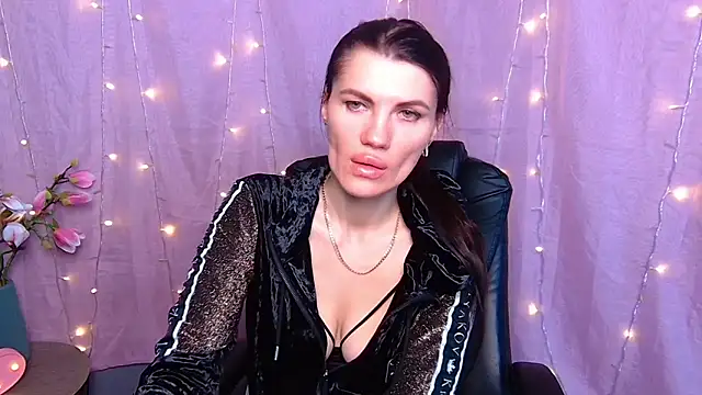 Chat XXX en directo de MilaLoona