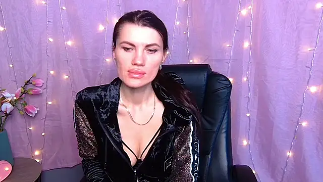 MilaLoona Live XXX Chat