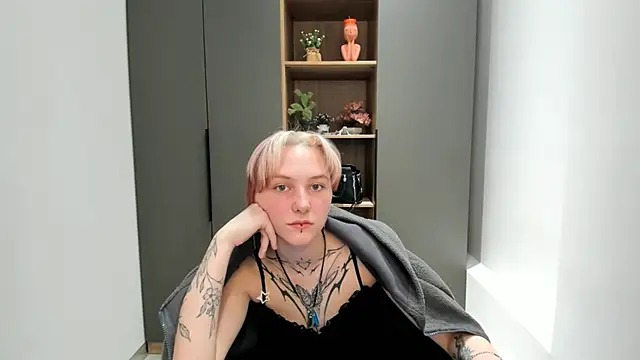 LilySalmond Chat XXX in diretta