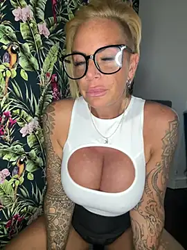 Big-Tits696969 লাইভ XXX চ্যাট