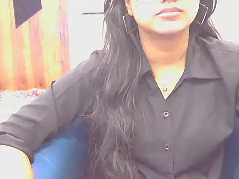 Bold-mahi élő XXX-chatje