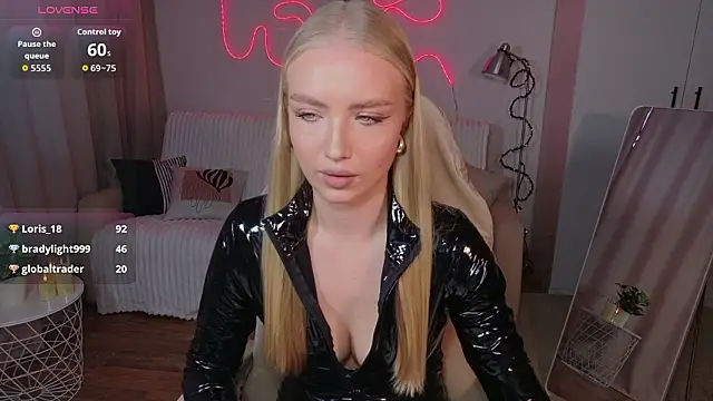 XXX chat uživo modela TessaGrays