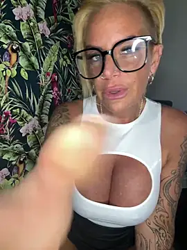 Big-Tits696969: απευθείας συνομιλία ΧΧΧ