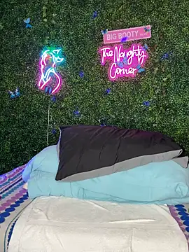 Pokazy przed kamerką – RenaThickAss