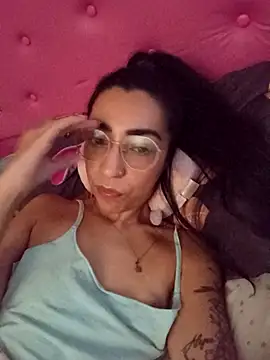 Yani-14 élő XXX-chatje