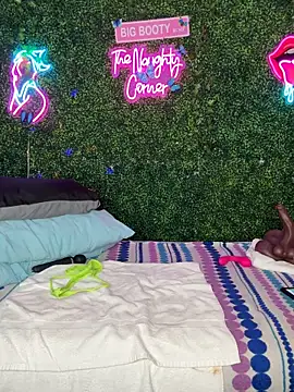 RenaThickAss élő XXX-chatje