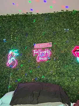 RenaThickAss Show in webcam