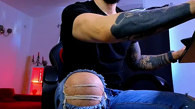 MightyAaron66 Adlı Modelin Canlı XXX Sohbeti