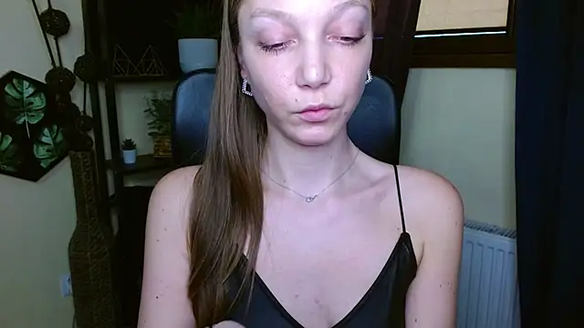 EmillyPlayのライブXXXチャット