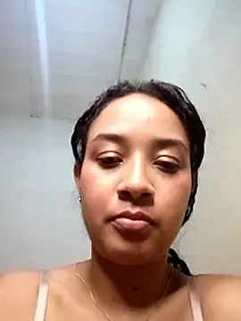 Aurora_fantasyPink élő XXX-chatje