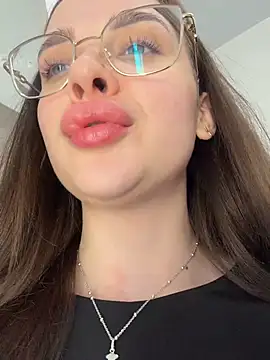 Show modela KristiRich na web-kameri