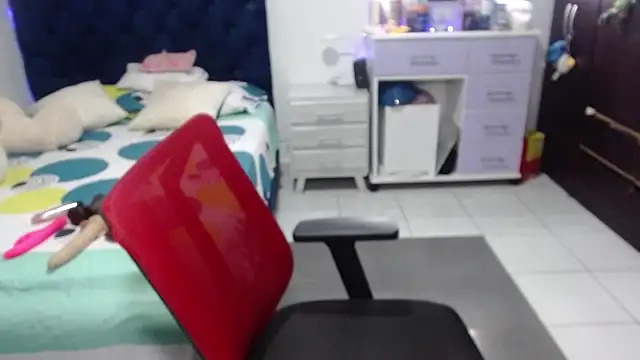 pervert_mommy_ Adlı Modelin Canlı XXX Sohbeti