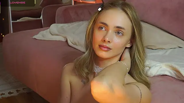 AliciaMellow Show in webcam