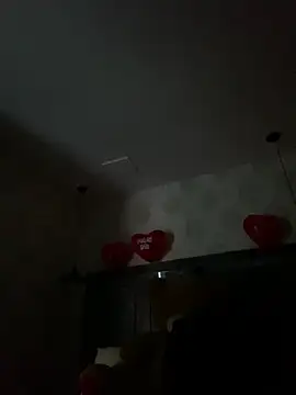 alahia_pink Show in webcam