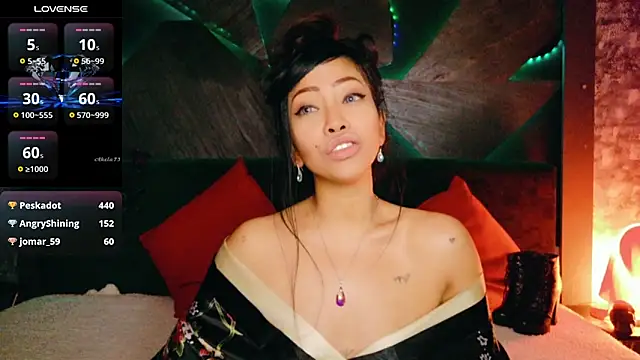 Pertunjukan Kamera Web ElyaQuinn