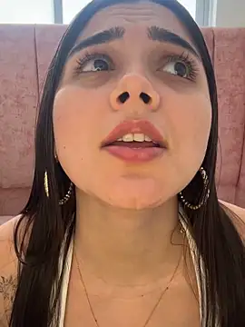 salomecute21 Adlı Modelin Canlı XXX Sohbeti