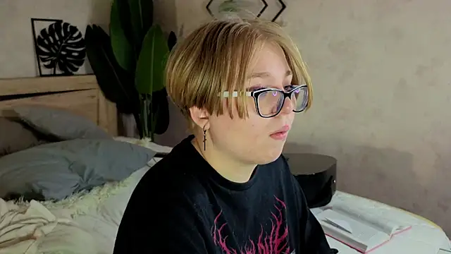 Lauraaa_Smith Adlı Modelin Canlı XXX Sohbeti