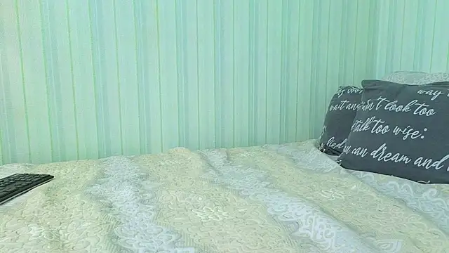 _Lily_ élő XXX-chatje