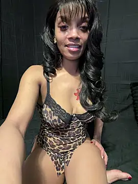 Pokazy przed kamerką – Rakiyahcharms