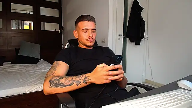 ElijahThorne's Live XXX Chat