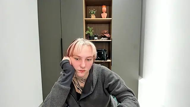 LilySalmond 即時 XXX 聊天