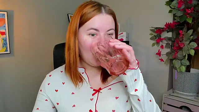 LAYLAxSTAR: онлайн-секс-чат