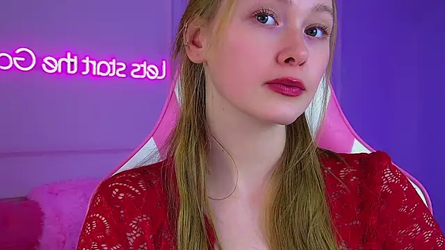 AgataFoxley Adlı Modelin Canlı XXX Sohbeti