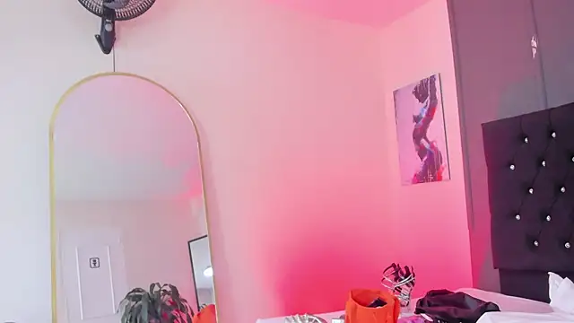 Kataaleya__12 Adlı Modelin Canlı XXX Sohbeti