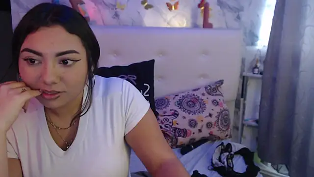 Nicolelewllss Chat XXX live