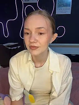 MilaMooneのライブXXXチャット