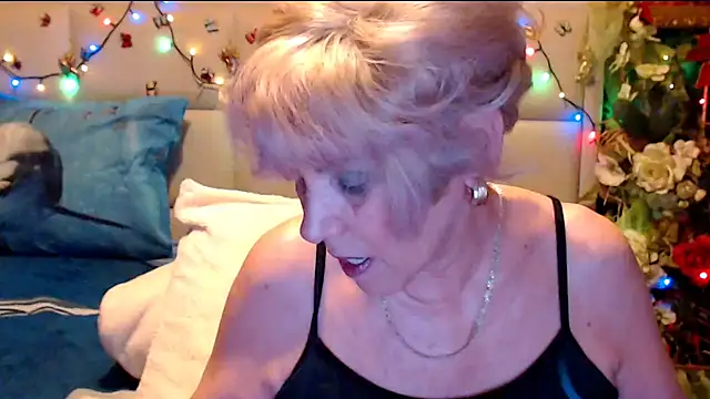 HappyWomanOn live XXX chat