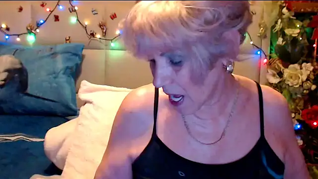 HappyWomanOn Webcam show