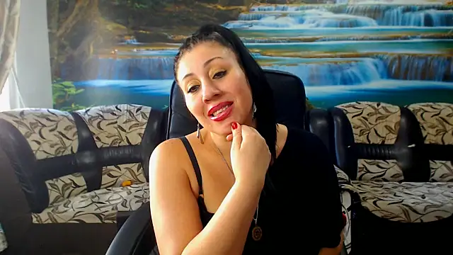 Онлайн чат XXX MoistMady