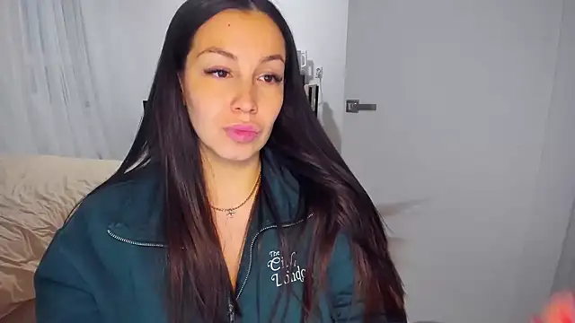 AvisFlowers Adlı Modelin Canlı XXX Sohbeti