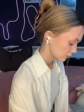 MilaMoone Adlı Modelin Canlı XXX Sohbeti