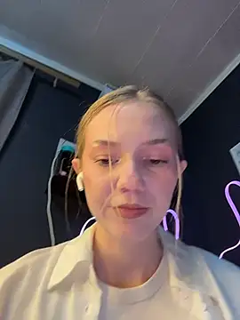 MilaMoone: онлайн-секс-чат