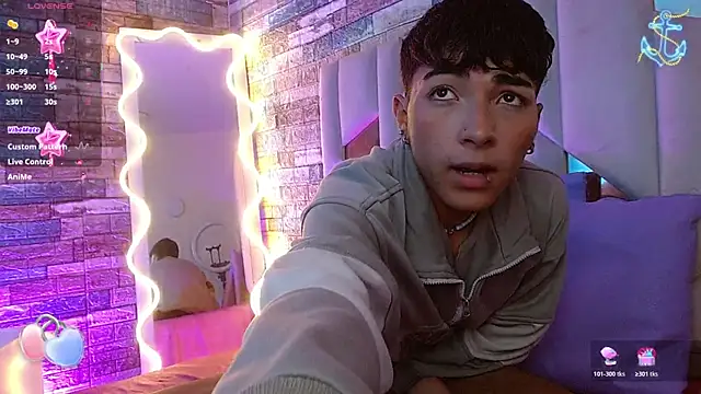 osamu_tay élő XXX-chatje