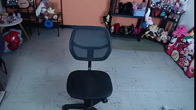 MissMiia2: απευθείας συνομιλία ΧΧΧ