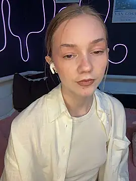 MilaMoone: онлайн-секс-чат