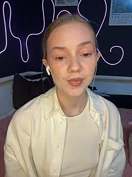 Chatroom XXX en direct de MilaMoone